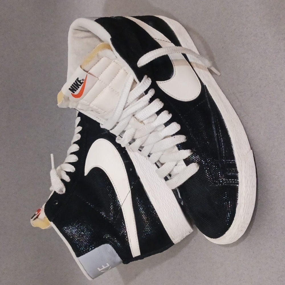 Nike Blazers high top, black, discretely shiny, size 9 (40.5)